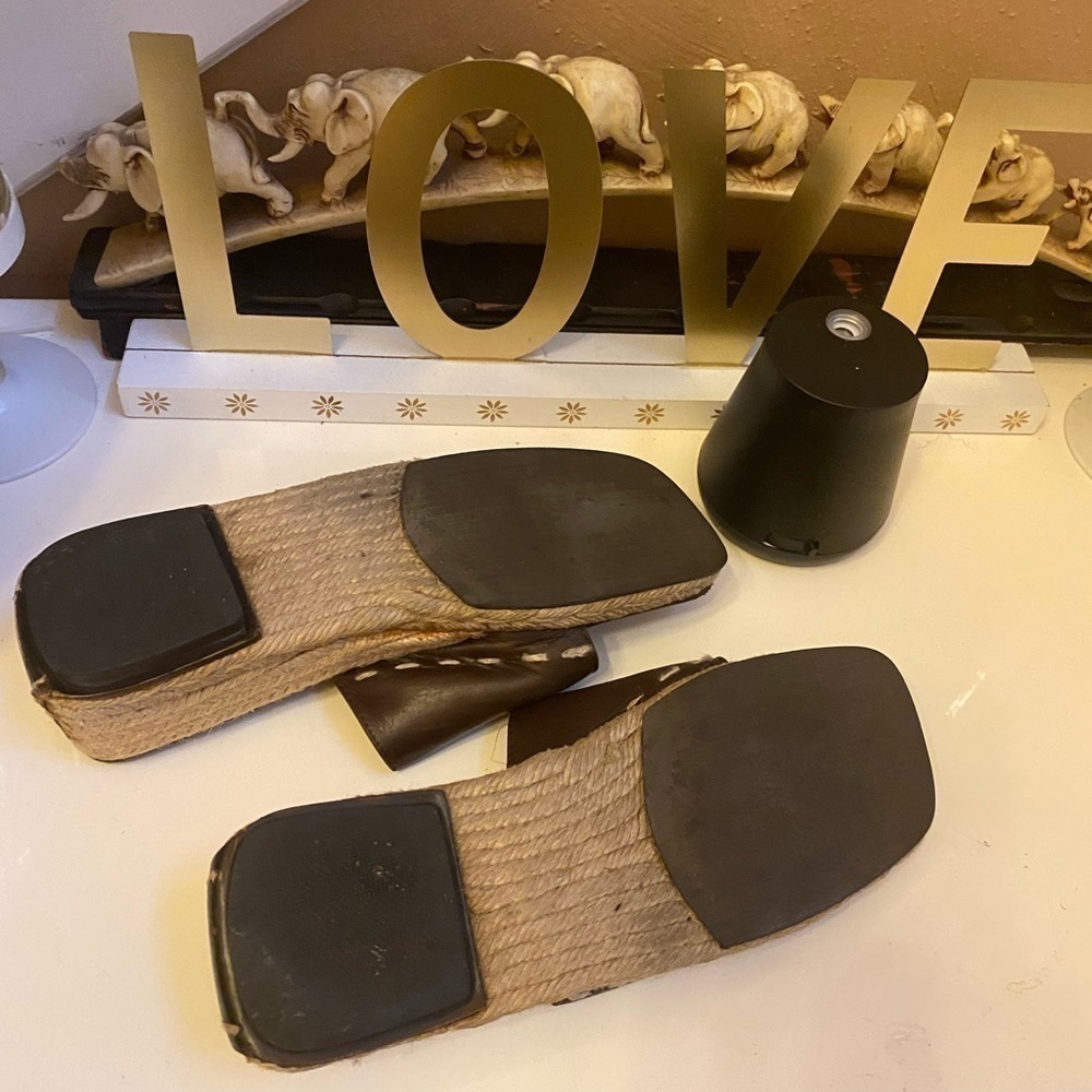 Yves Saint Laurent brown leather espadrille mules.  Size 7 - Picture 6 of 10